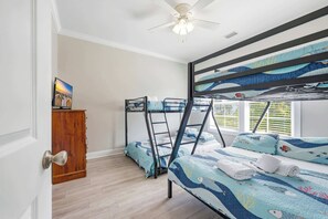 4 habitaciones, tabla de planchar con plancha, wifi y ropa de cama