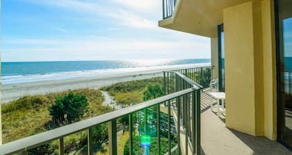 Oceanfront Dream w Huge Balcony 3 Baths and Pool