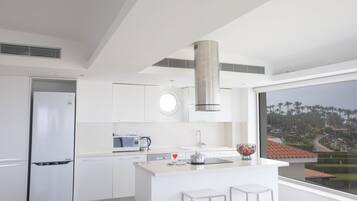 雪櫃、微波爐、焗爐、爐具