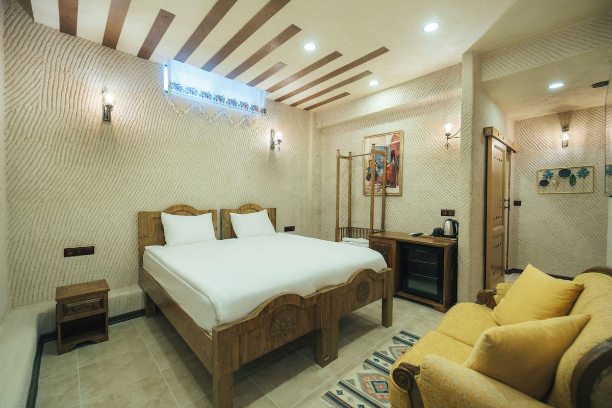 Premium bedding, soundproofing, WiFi (free), bed sheets