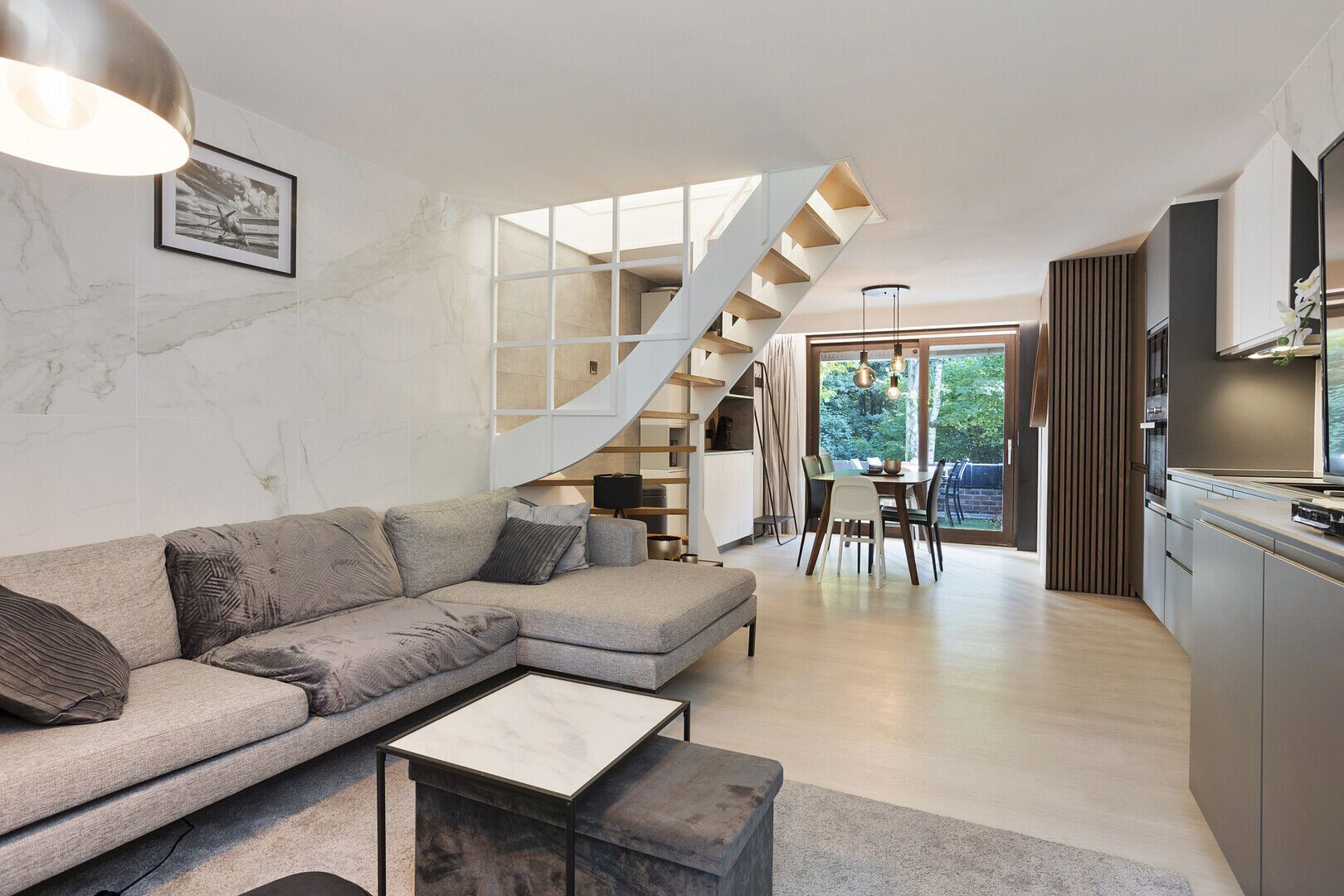 Smart-TV, DVD-Player, Bücher