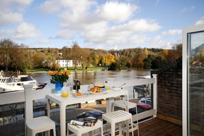 House - The Oars - Riverfront Property - From 300 Per Night (Henley-on-Thames)
