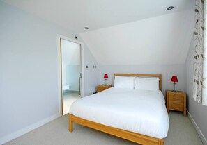 House - The Oars - Riverfront Property - From 300 Per Night (Henley-on-Thames)