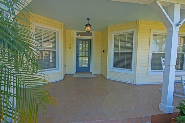 Exterior detail - Sunshine Retreat: with SW Facing Pool #36 (Rotonda West)