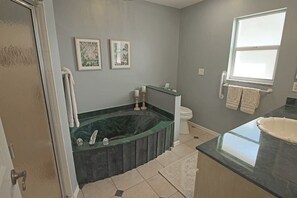 Shower, hair dryer, towels - Sunshine Retreat: SW facing pool, 2 En-Suites #36 (Rotonda West)