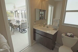Shower, hair dryer, towels - Sunshine Retreat: SW facing pool, 2 En-Suites #36 (Rotonda West)
