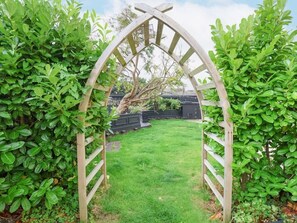 Property grounds - 4 Bed Beach House|Pool table&Parking - By Tempstay (Suffolk)