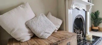 4 Bed Beach House|Pool table&Parking - By Tempstay