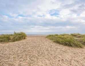 Beach nearby - 4 Bed Beach House|Pool table&Parking - By Tempstay (Suffolk)