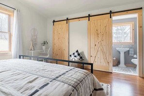 2 habitaciones y tabla de planchar con plancha 