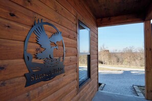 Exterior detail - Sunset Ridge- Natural Bridge, Sunset View, Hot Tub (Rogers)