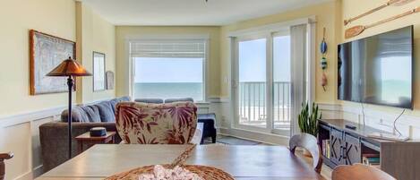 スマートテレビ、書庫、書斎 / ワークスペース