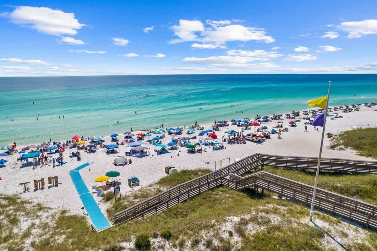 بالقرب من الشاطئ