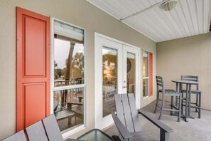 Outdoor dining - Gulf Place condo w/ pool views & beach access (Santa Rosa Beach)