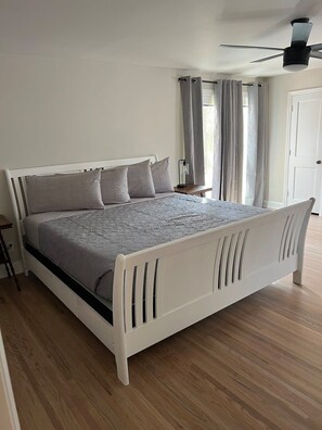 5 bedrooms, iron/ironing board, WiFi, bed sheets - Spacious ranch in the country that has it all. (Indian Trail)
