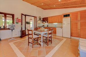 Fridge, microwave, oven, coffee/tea maker