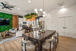 Interior - The Green Haus: Luxxe Cabana Rooftop Retreat (Houston)