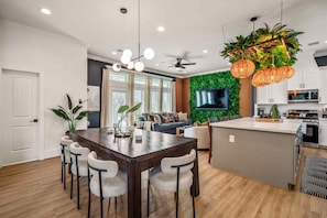 Interior - The Green Haus: Luxxe Cabana Rooftop Retreat (Houston)