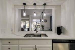 Fridge, microwave, dishwasher, coffee/tea maker - Spectacular 3 BR 3.5 BA townhome Cutter Court Beach Gear & Bike Rentals Included (Hilton Head Island)