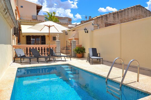 Ca n'Aina Canta 064 cosy village house with pool, terrace, barbecue and air-conditioningnd air-conditioning