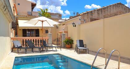 Ca n'Aina Canta 064 cosy village house with pool, terrace, barbecue and air-conditioningnd air-conditioning