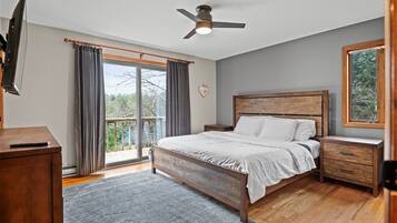 4 slaapkamers, een bureau, een strijkplank/strijkijzer, gratis wifi