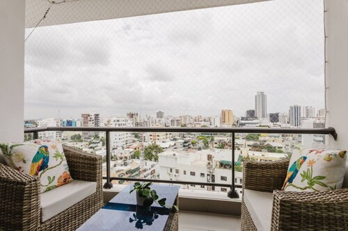 Stylish, City Center Condo, Fast Wi-Fi, Full AC...