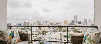 Stylish, City Center Condo, Fast Wi-Fi, Full AC...