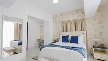 2 habitaciones, escritorio, tabla de planchar con plancha y wifi