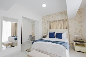 2 bedrooms, desk, iron/ironing board, WiFi