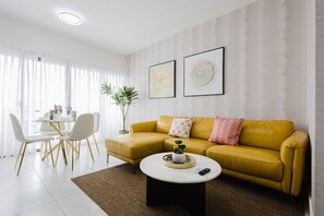 TV - Stylish, City Center Condo, Fast Wi-Fi, Full AC... (Santo Domingo)