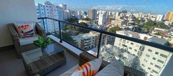 Stylish, City Center Condo, Fast Wi-Fi, Full AC...