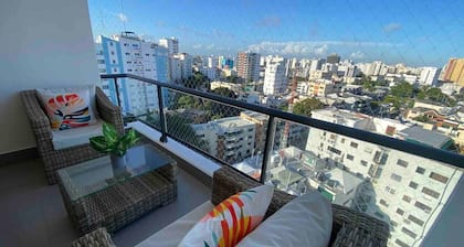 Stylish, City Center Condo, Fast Wi-Fi, Full AC...