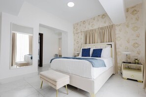 2 dormitorios, escritorio, tabla de planchar con plancha y wifi