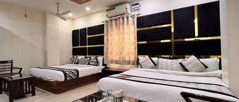 Hypo-allergenic bedding, free WiFi