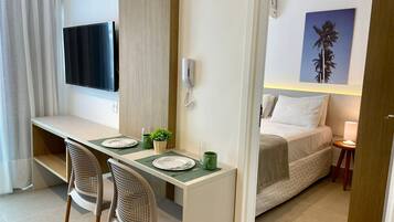 Apartamento | 1 quarto, escrivaninha, espaço de trabalho para notebook