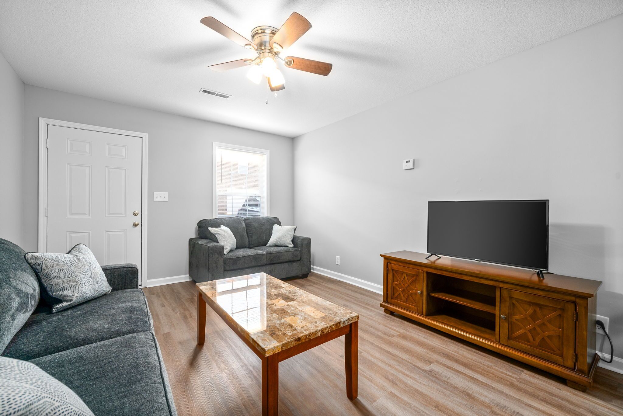 Pet Friendly, 10 minutes to Ft Campbell-A2