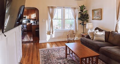 Cozy Historic Bellbrook Farmhouse - Walk to Downtown