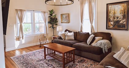 Cozy Historic Bellbrook Farmhouse - Walk to Downtown