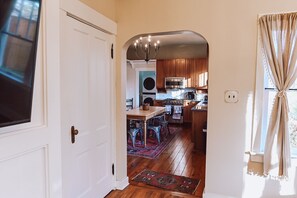 Dining - Cozy Historic Bellbrook Farmhouse - Walk to Downtown (Bellbrook)