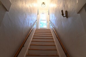 Interior - Cozy Historic Bellbrook Farmhouse - Walk to Downtown (Bellbrook)