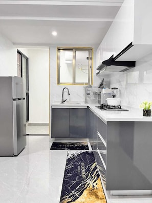 Private kitchen - Lux Suites Gold Park Apartments Kilimani (Nairobi)