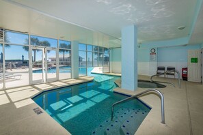 Apartment, 1 Schlafzimmer | Pool | Innenpool, Außenpool