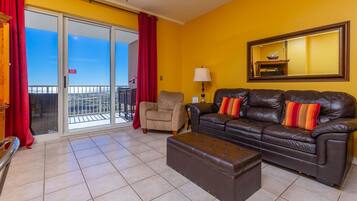 Condo, 1 Bedroom | Living area