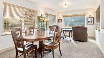 House, 4 Bedrooms | Dining