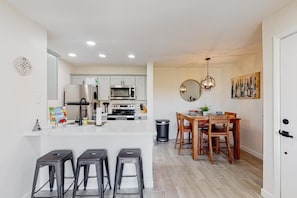 คอนโด, 1 ห้องนอน | ครัวส่วนตัว | ตู้เย็น, เตาอบ, เครื่องชงกาแฟ/ชา, เตาปิ้งขนมปัง