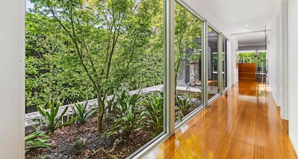 Coast to Coast: 5 BR, 2 BA House in Blairgowrie, Sleeps 16