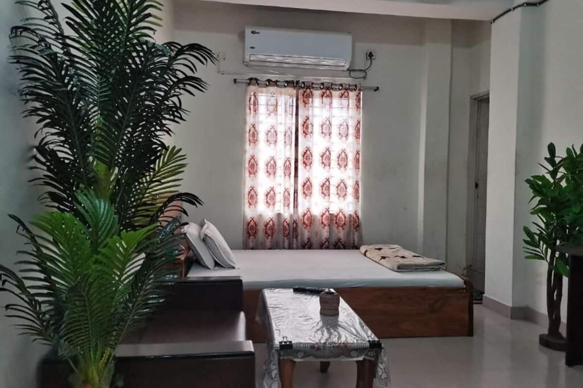 1 bedroom, desk, free WiFi, bed sheets
