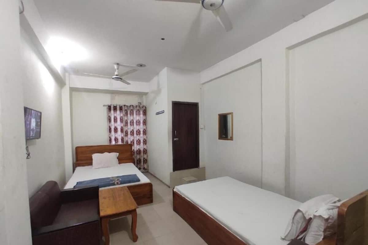 1 bedroom, desk, free WiFi, bed sheets