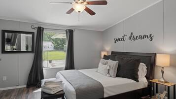 4 bedrooms, desk, iron/ironing board, travel crib